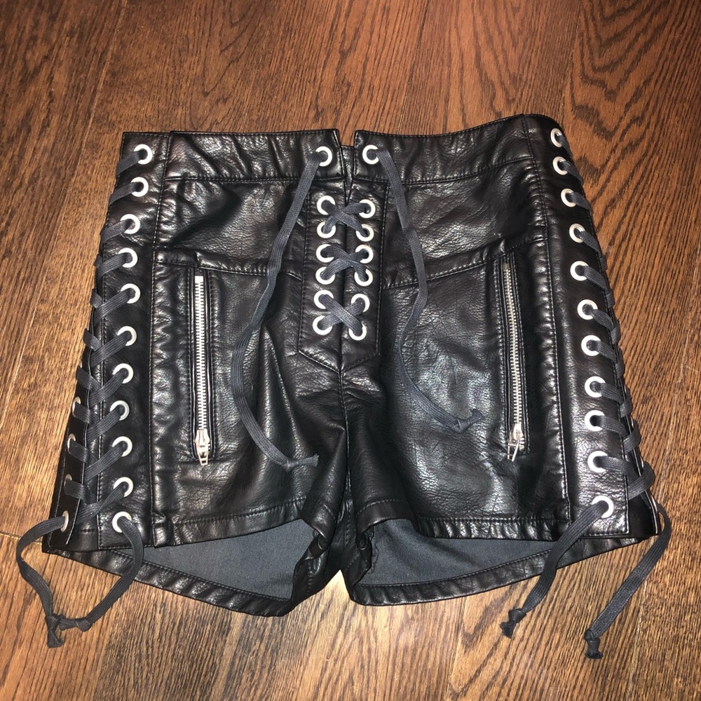 LEATHER SHORTS - Picture 2 of 5